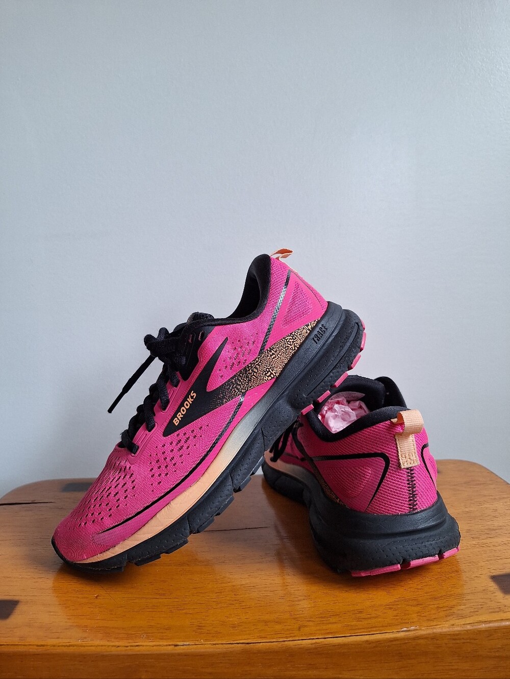 Brooks Trace 3 Women's Pink Glow/Black/Orange Size 7B - Picture 11 of 13